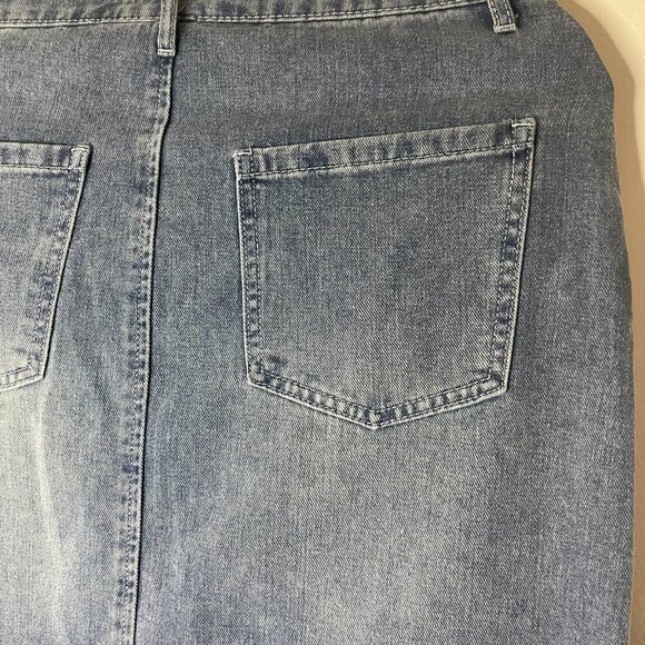 Vintage-Inspired Rewash High-Waist Maxi Skirt with Front Slit & Frayed Hem. - Picture 4 of 8